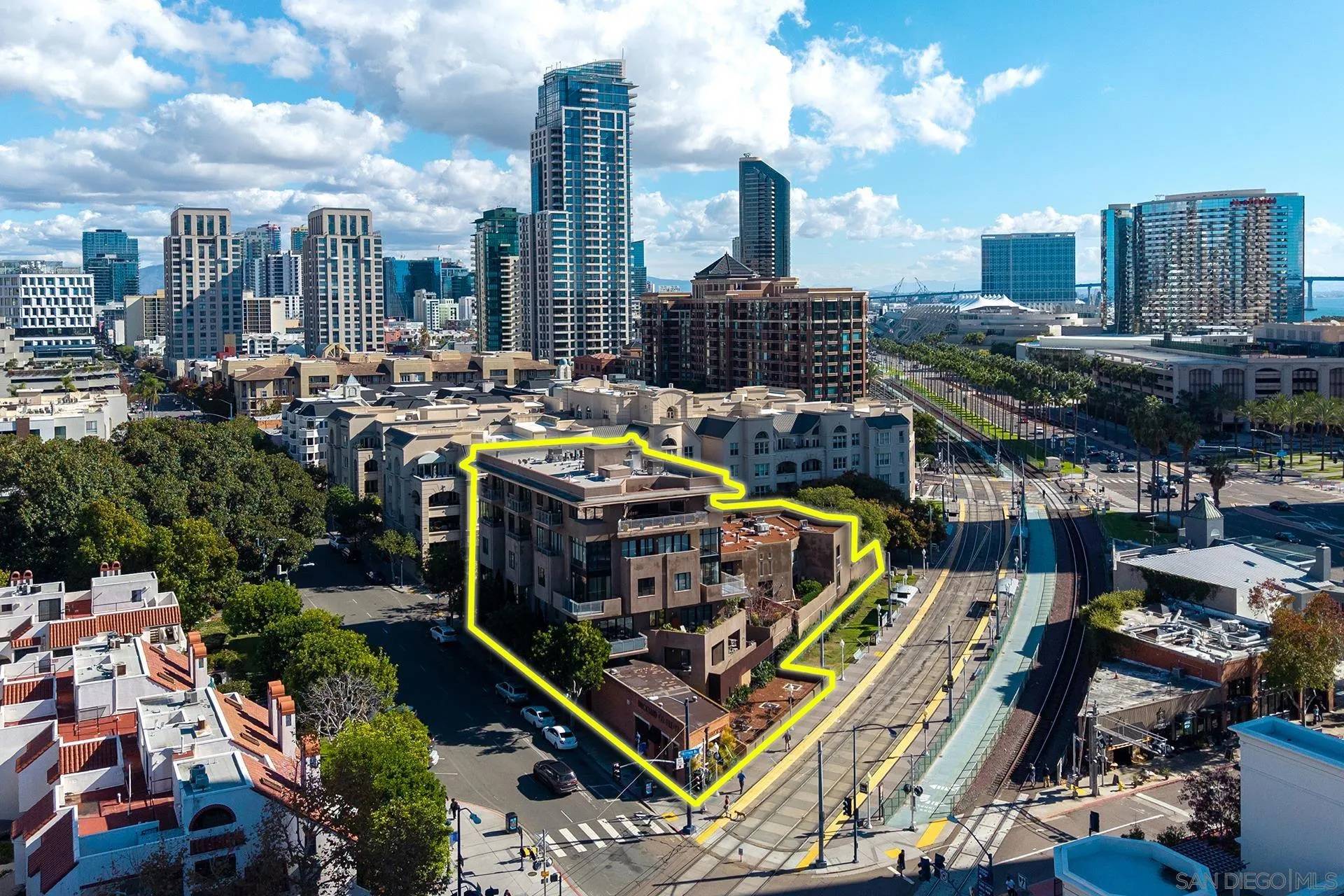 San Diego, CA 92101,611 W G St #321