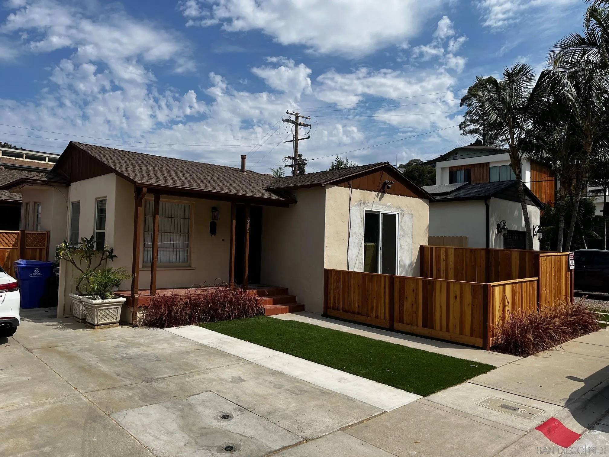 San Diego, CA 92103,610-12 W Maple S