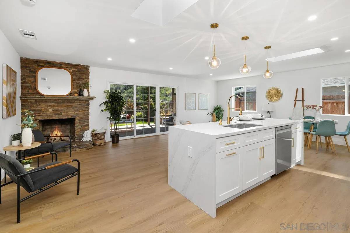 San Diego, CA 92110,5011 Gardena Ave