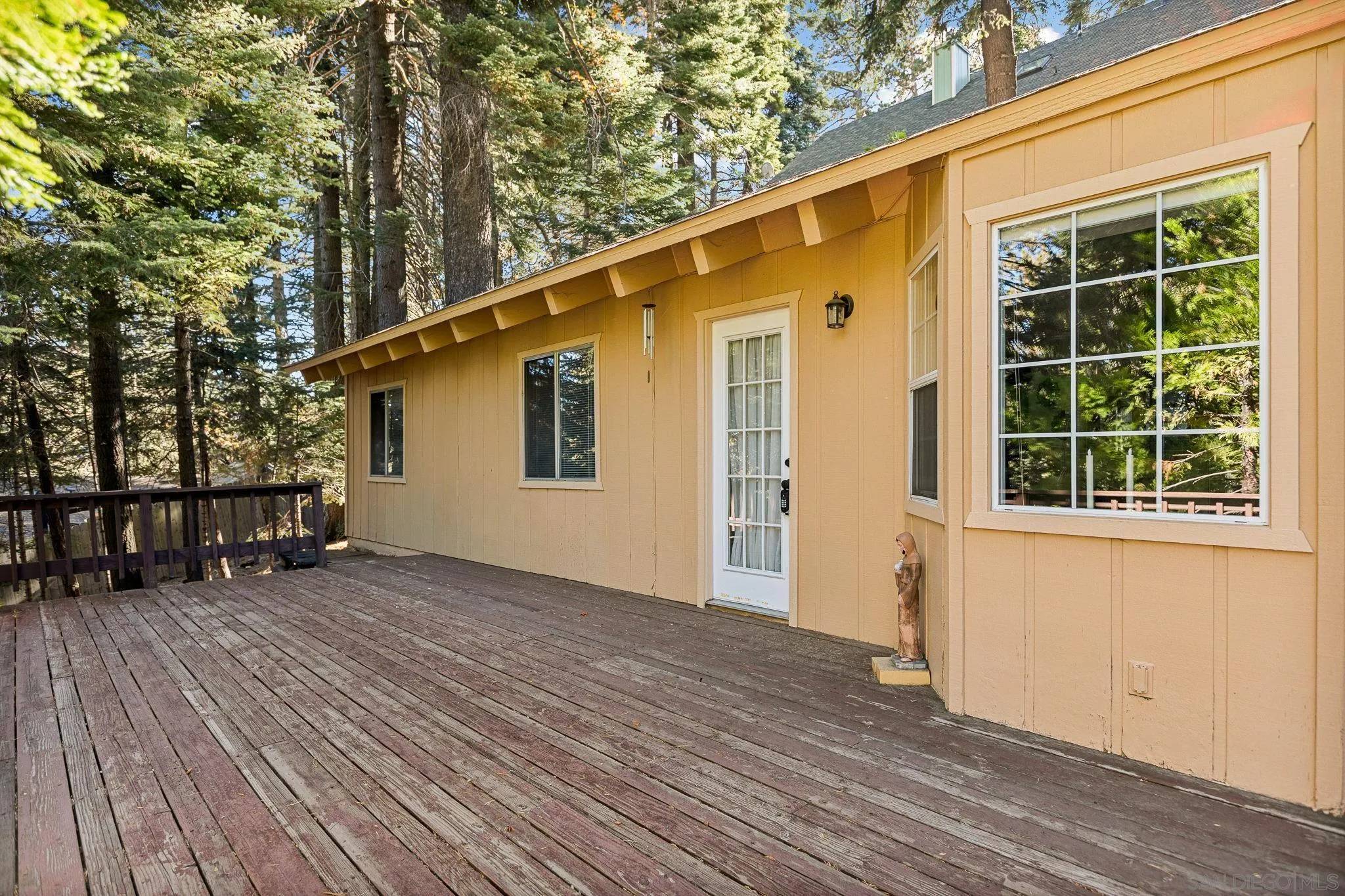 Twin Peaks, CA 92391,26582 Lake Forest Dr