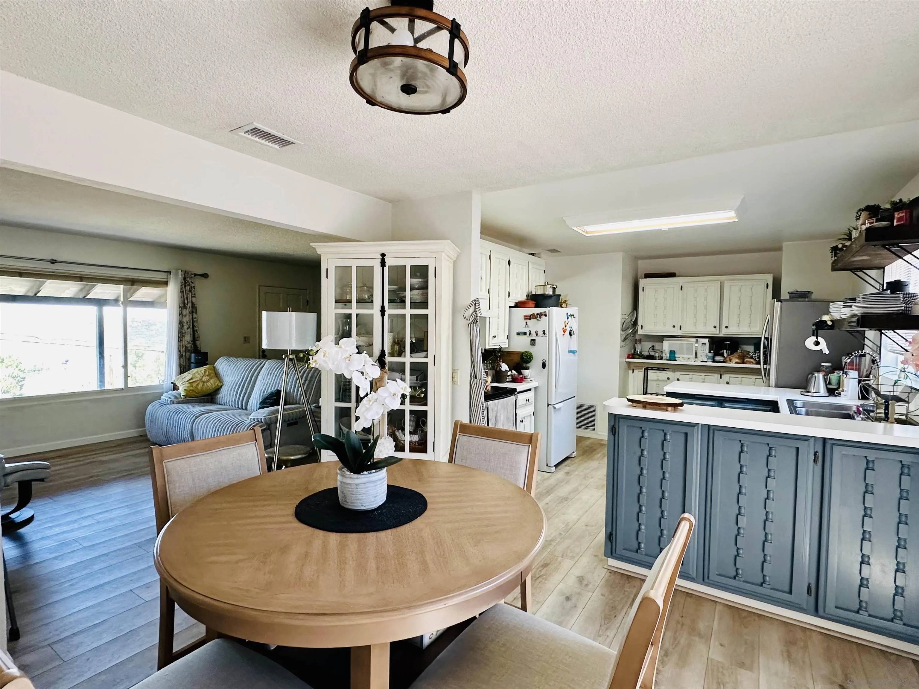 El Cajon, CA 92021,272 Lilac Dr