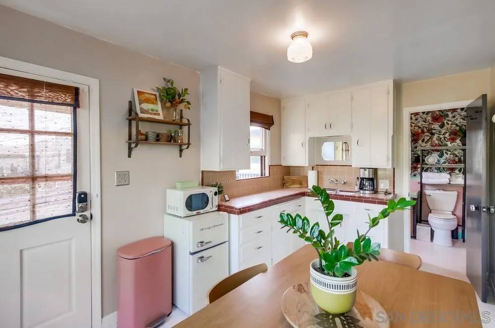 San Diego, CA 92115,5438 B Gilbert Drive #B