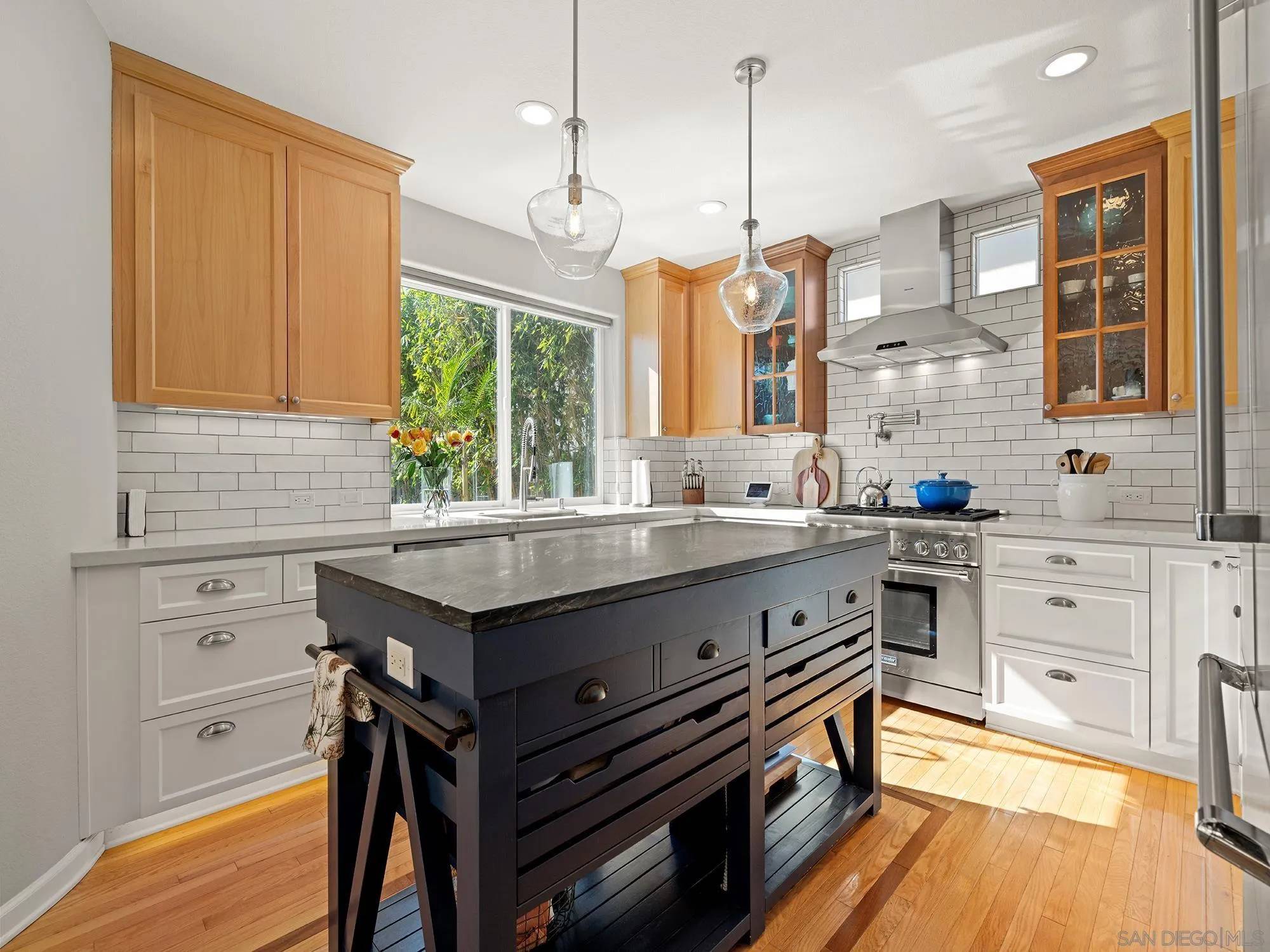 San Diego, CA 92107,4385 Orchard Ave