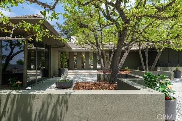 Altadena, CA 91001,1561 Gaywood Drive