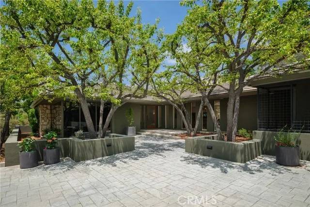 Altadena, CA 91001,1561 Gaywood Drive