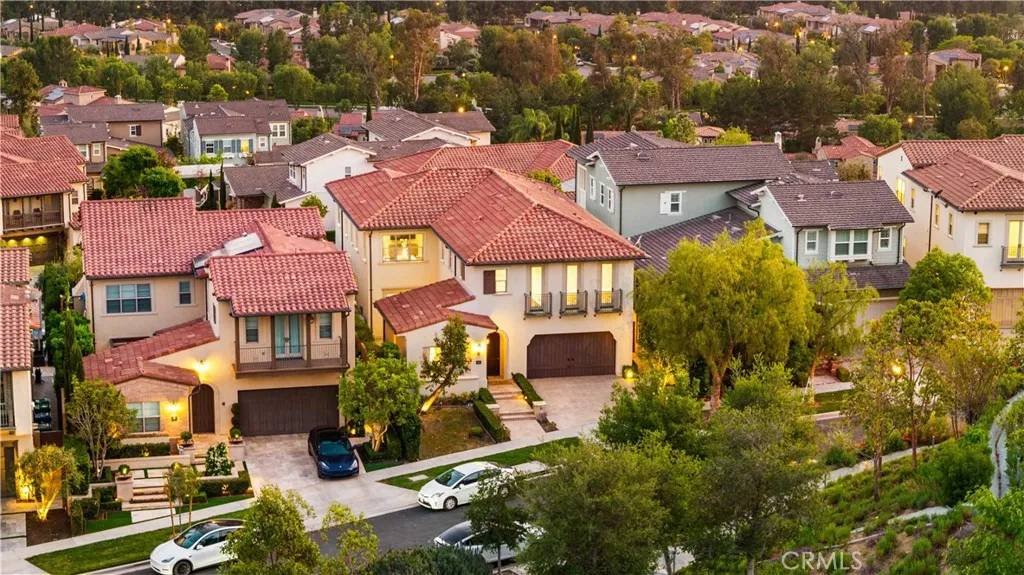 Irvine, CA 92618,89 Parson Brown