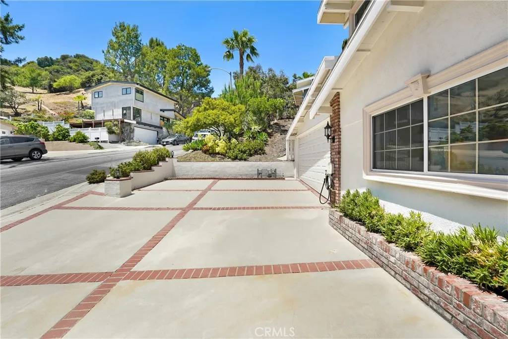 Encino, CA 91436,17043 Empanada Place