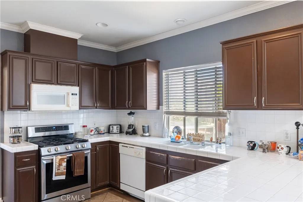 San Jacinto, CA 92583,945 Newport Drive