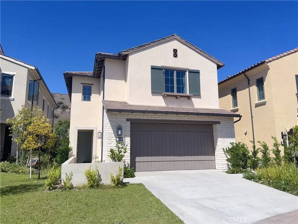 Irvine, CA 92602,160 Statura