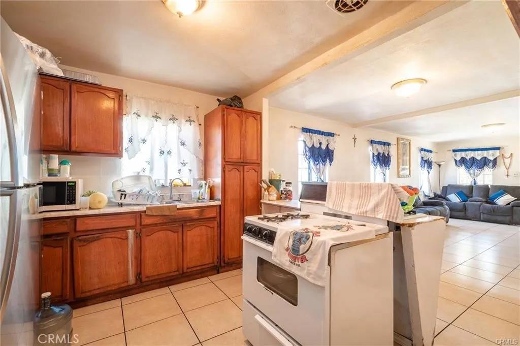 Los Angeles, CA 90023,1031 S Ditman Avenue