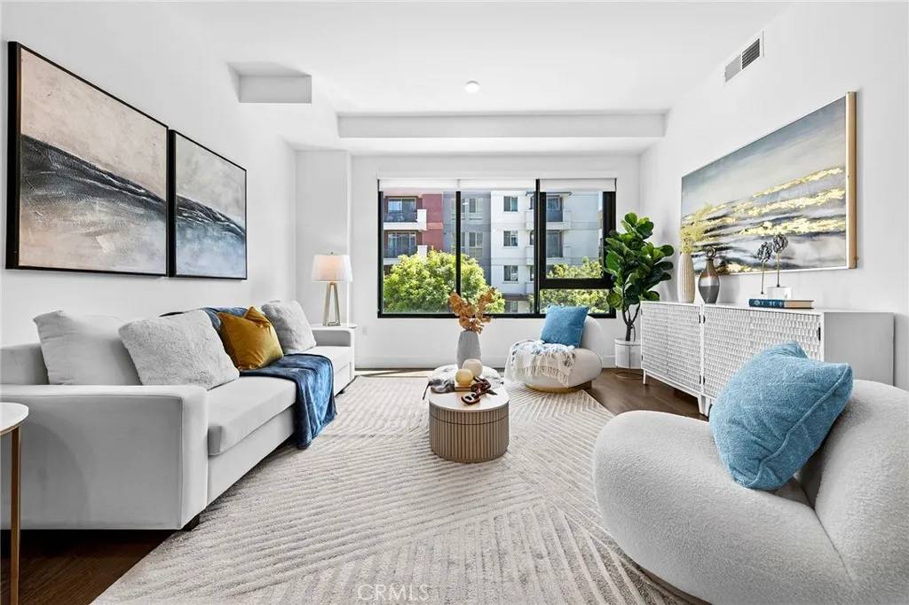 Pasadena, CA 91101,709 E Walnut Street #227