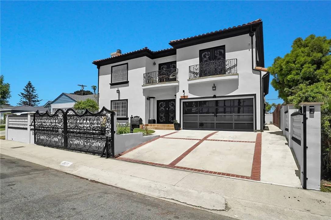 Los Angeles, CA 90045,8906 Yorktown Avenue