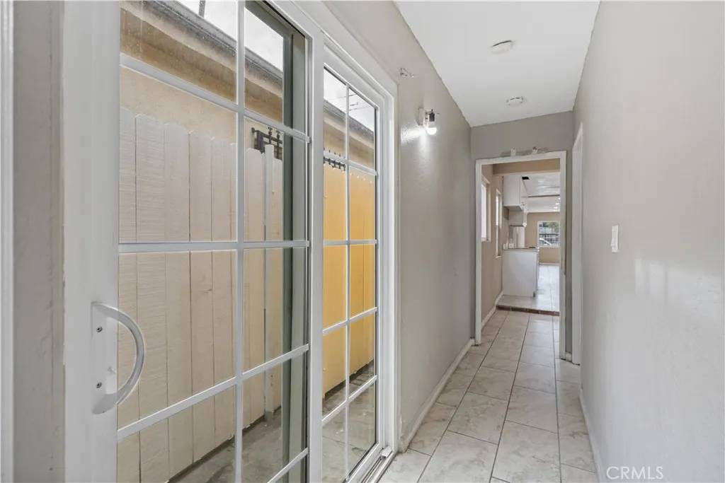 Los Angeles, CA 90061,13032 S Main Street