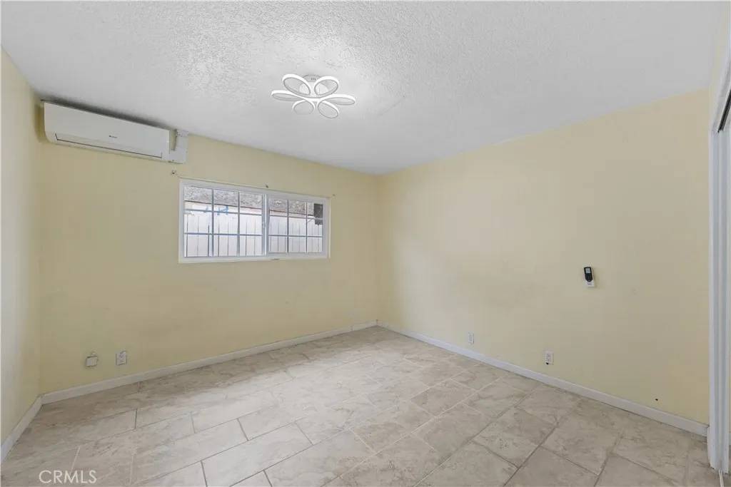 Los Angeles, CA 90061,13032 S Main Street