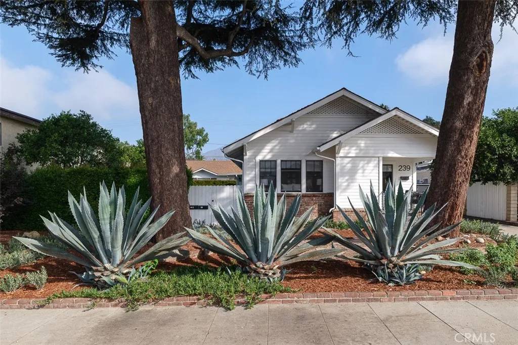 Monrovia, CA 91016,239 W Palm