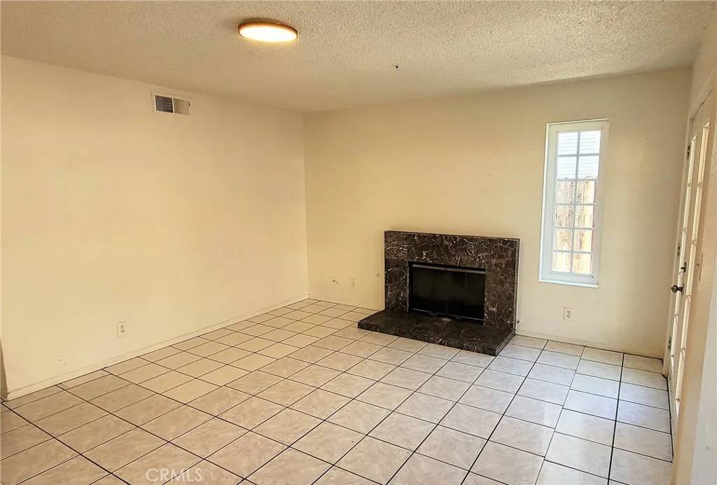 Fontana, CA 92337,16332 Trelaney