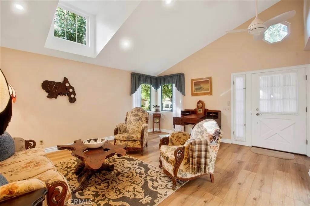 Newhall, CA 91321,24448 Treasure Vista Avenue