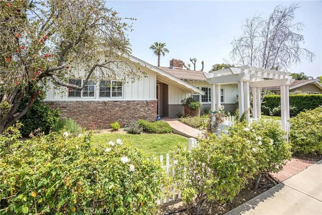 Woodland Hills, CA 91367,5640 Fallbrook Avenue