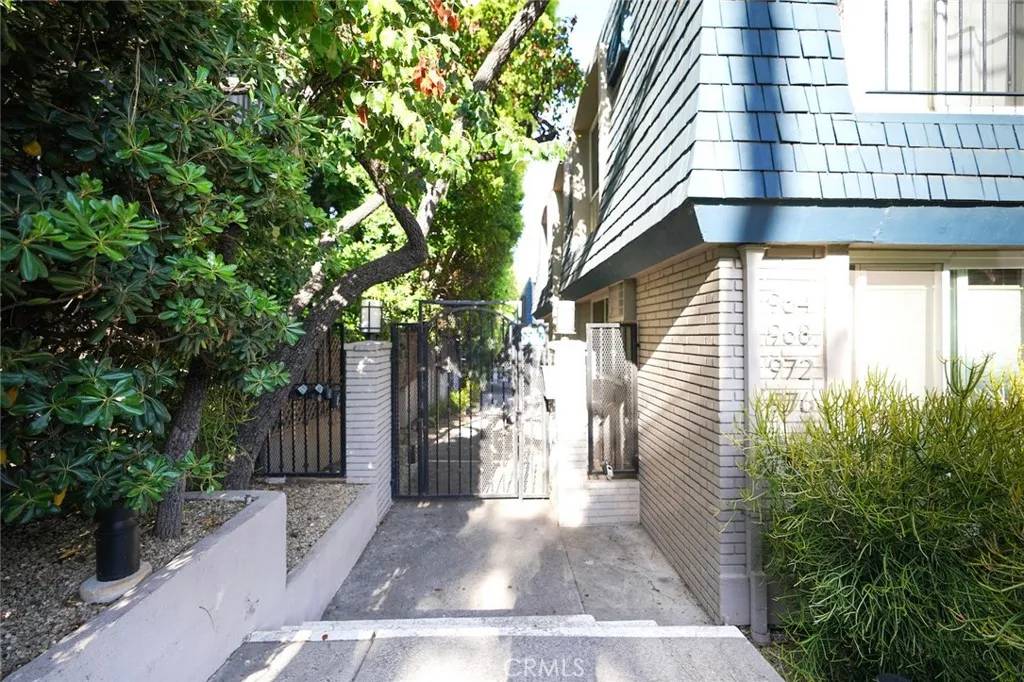 West Hollywood, CA 90069,976 Larrabee Street #131