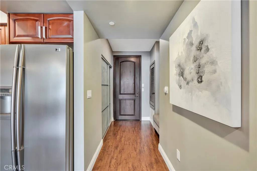 Toluca Lake, CA 91602,11218 Camarillo Street #201