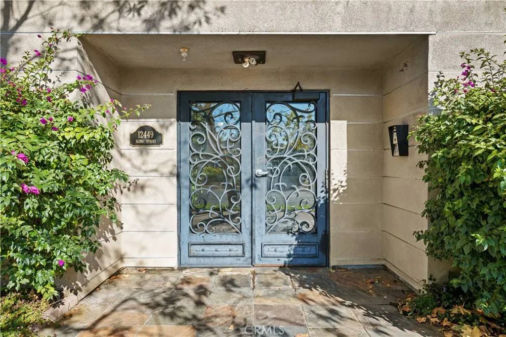 Studio City, CA 91604,12449 Kling Street #PH2
