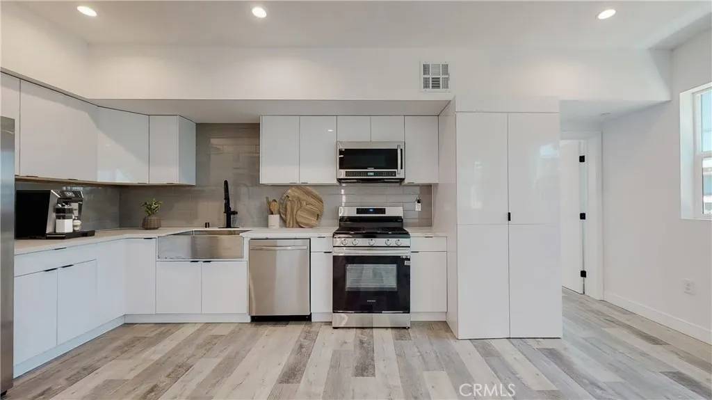 Los Angeles, CA 90026,236 N Burlington
