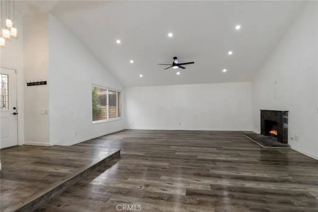 Saugus, CA 91390,20643 Calhaven Drive