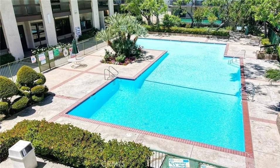 Encino, CA 91316,5460 White Oak Avenue #D304