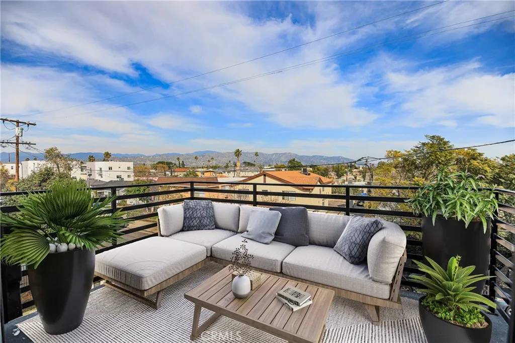 North Hollywood, CA 91601,5663 Case Avenue