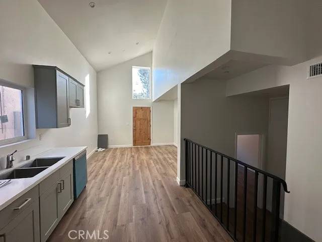 Los Angeles, CA 90062,5507 S Manhattan Place