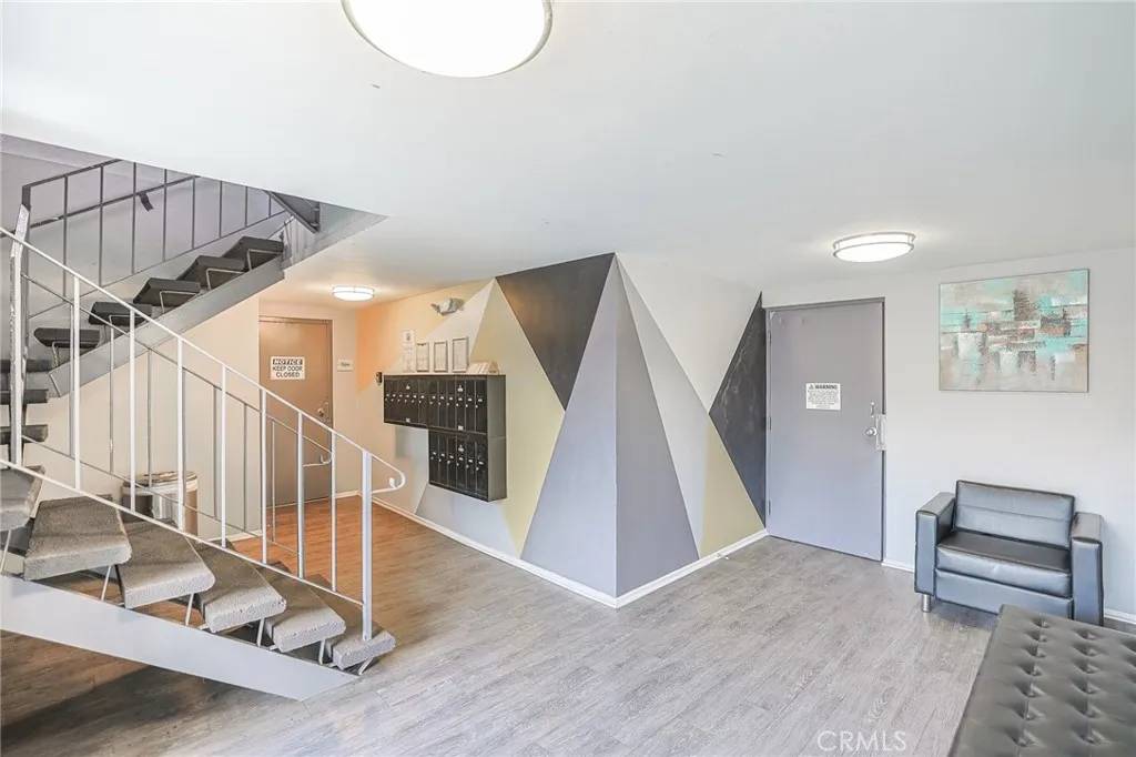 Toluca Lake, CA 91602,4406 Cahuenga Boulevard