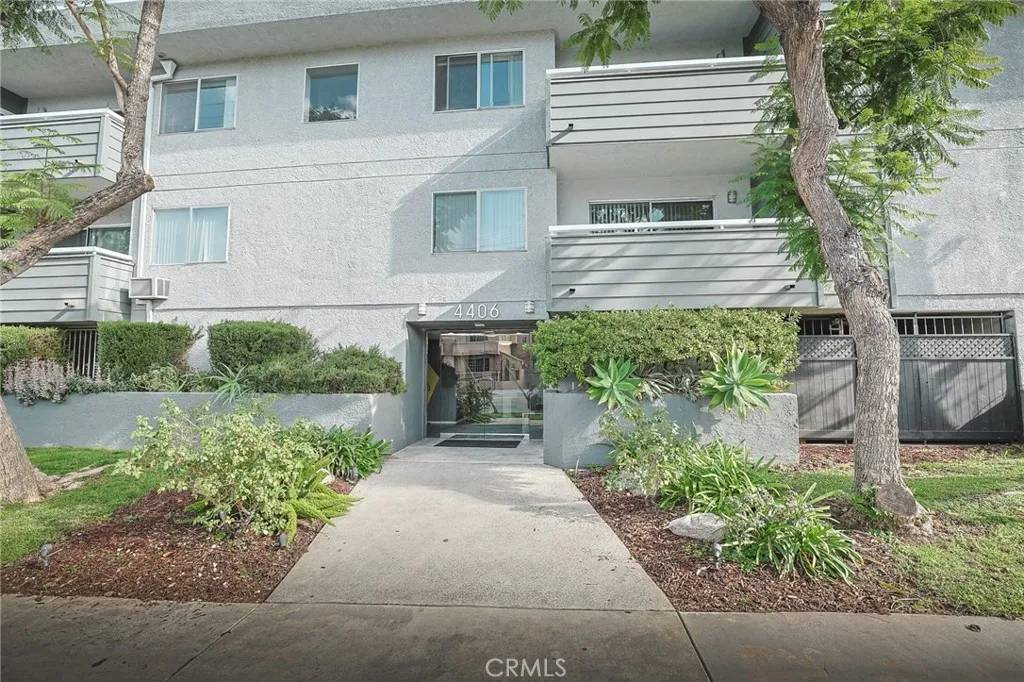 Toluca Lake, CA 91602,4406 Cahuenga Boulevard