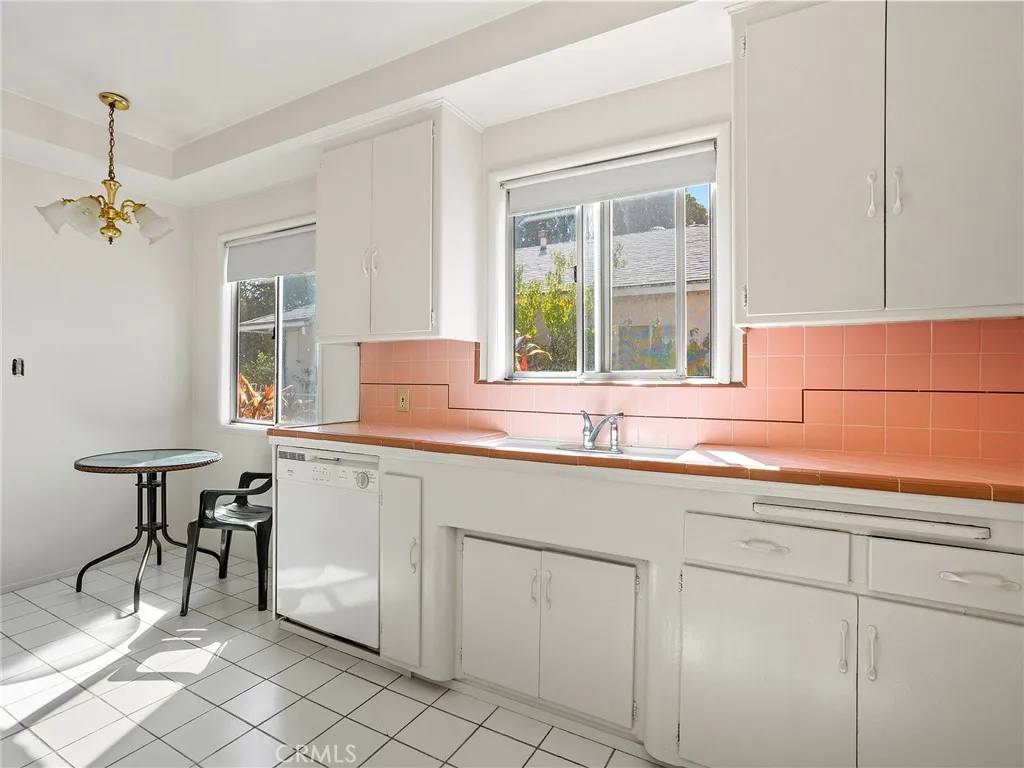 North Hollywood, CA 91606,6633 Riverton Avenue