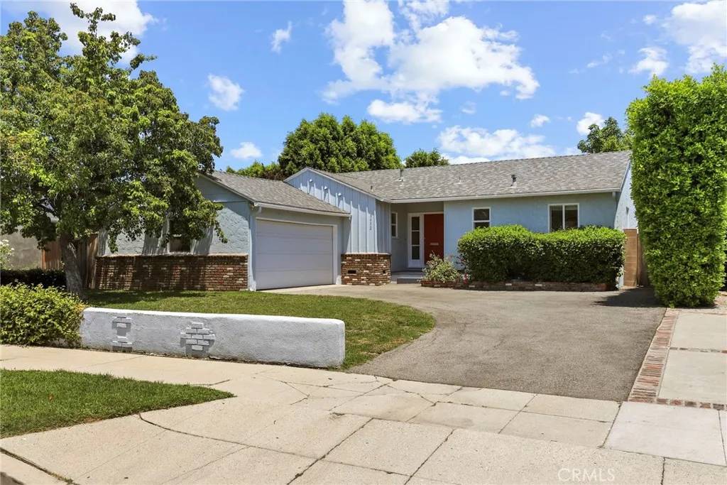 Woodland Hills, CA 91303,6452 Hanna Avenue