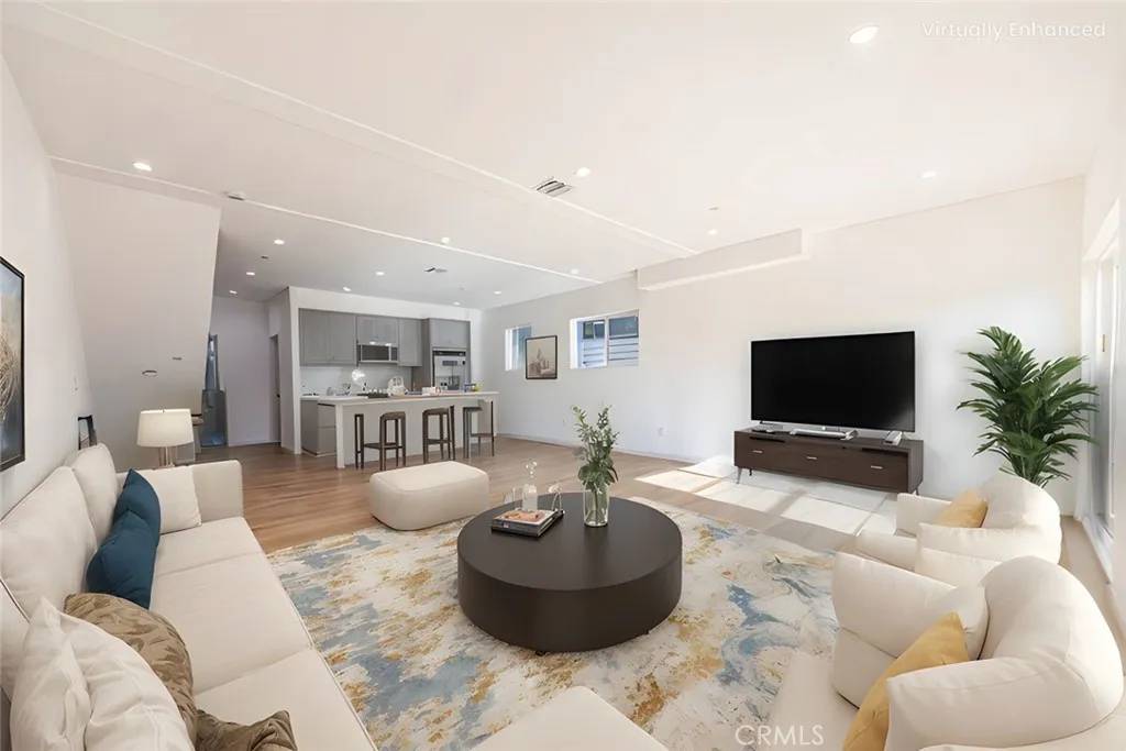 Valley Village, CA 91607,5253 Agnes Avenue #2