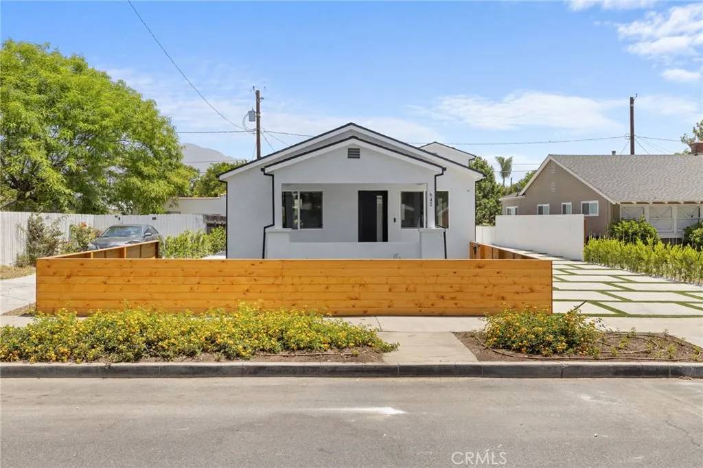 Burbank, CA 91506,542 N Keystone Street