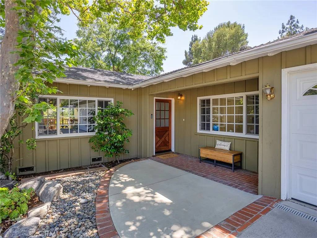 La Crescenta, CA 91214,3828 2nd Avenue