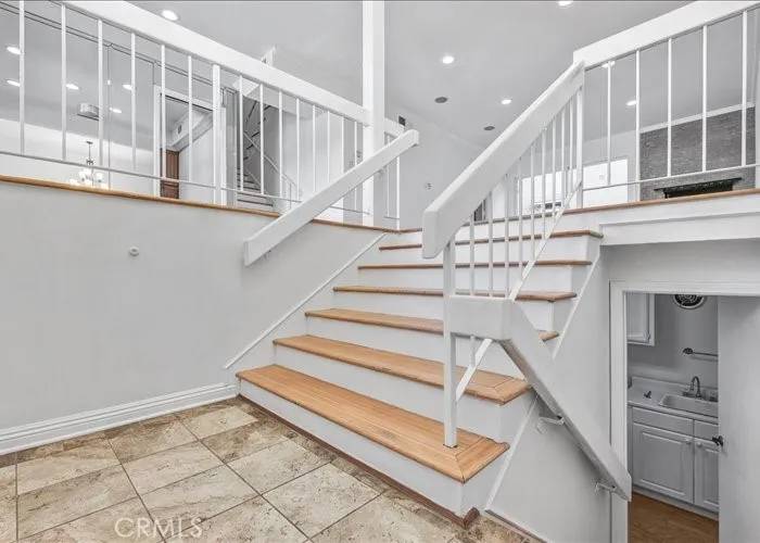 Encino, CA 91436,15610 Moorpark Street #2