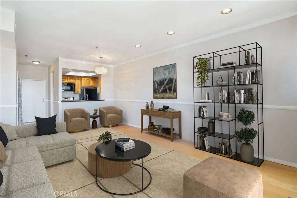 Reseda, CA 91335,19350 Sherman Way #335