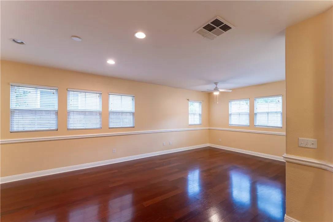 Saugus, CA 91350,28225 Clementine Drive