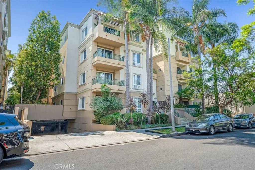 Los Angeles, CA 90048,305 Arnaz Drive #103