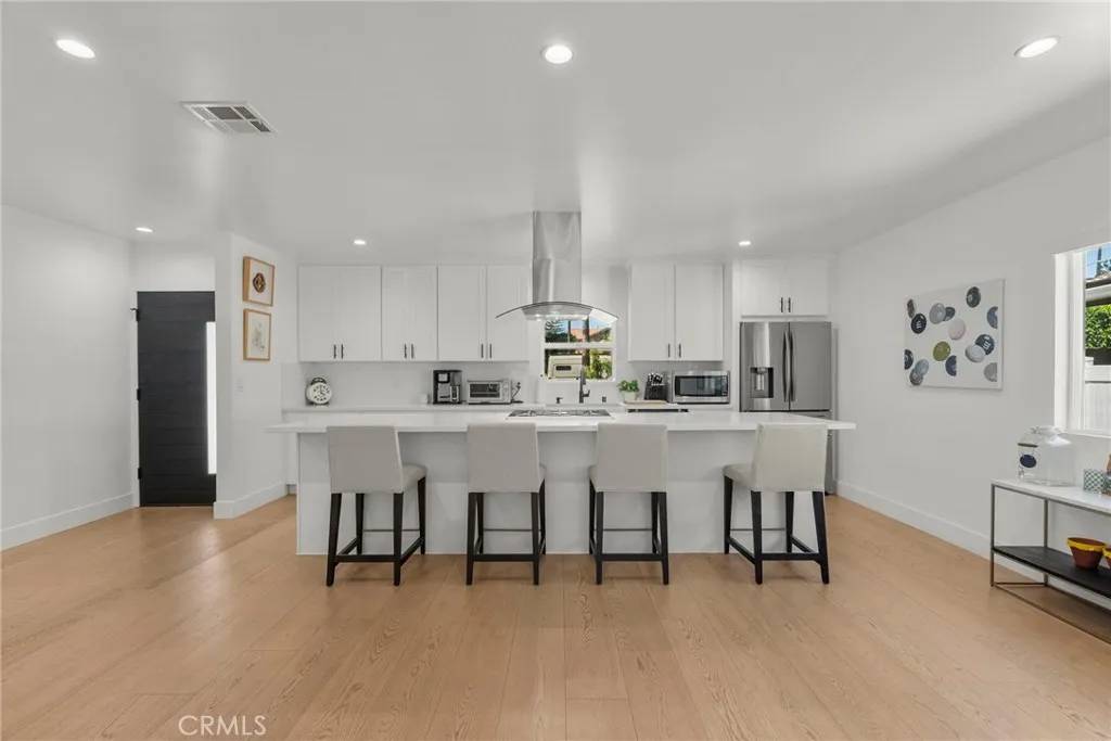 Lake Balboa, CA 91406,17048 Sherman Way