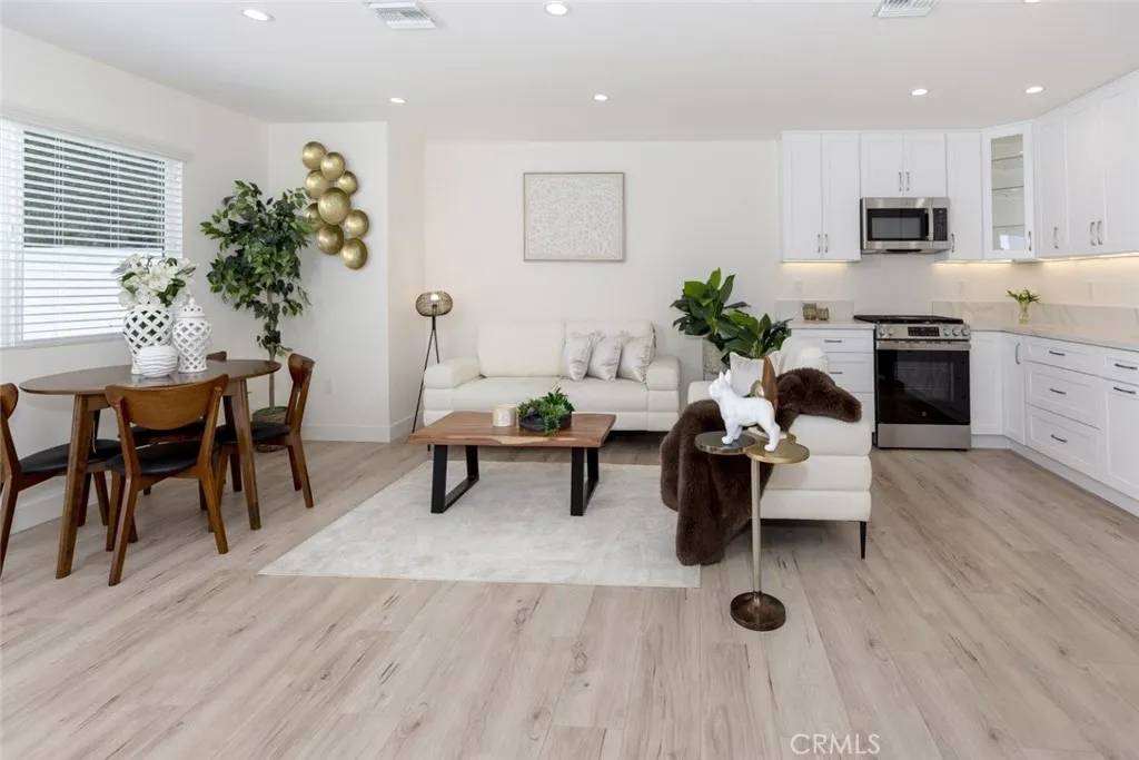 Mission Hills (san Fernando), CA 91345,15254 Clymer Street