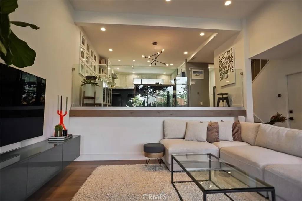 Burbank, CA 91505,4426 W Kling Street