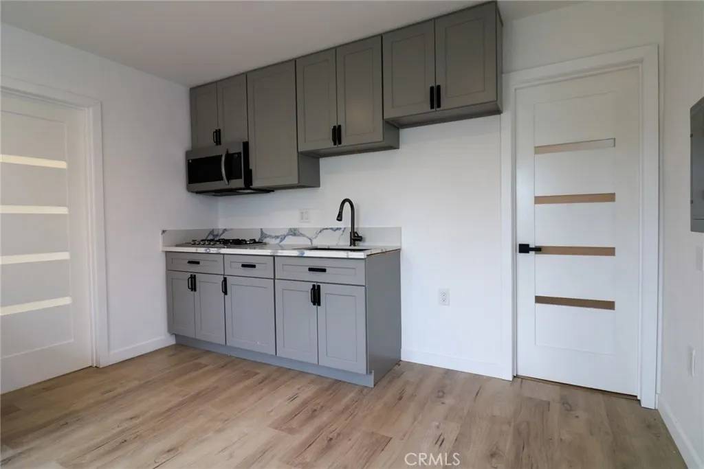 Northridge, CA 91325,7844 Lasaine