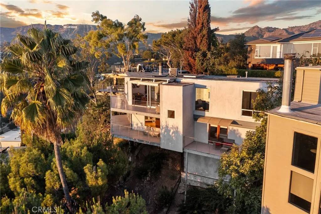 Los Angeles, CA 90068,5675 Spreading Oak Drive