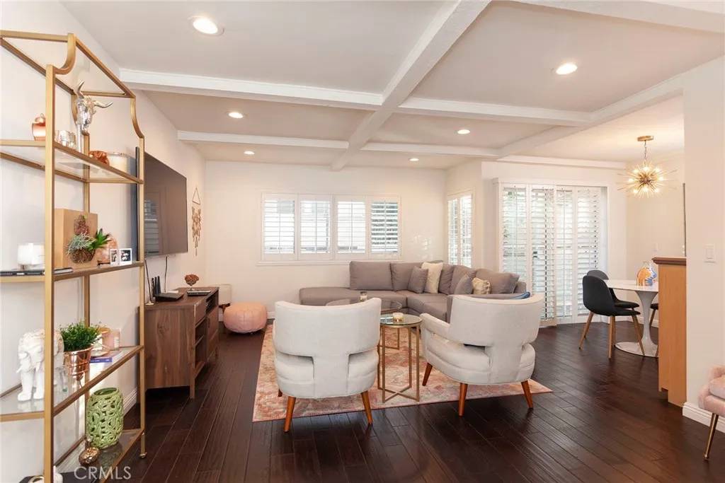 Burbank, CA 91505,4140 Warner #103