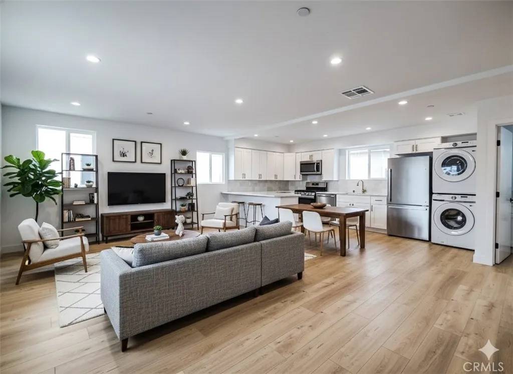 Los Angeles, CA 90016,3809 Exposition Boulevard #1/2