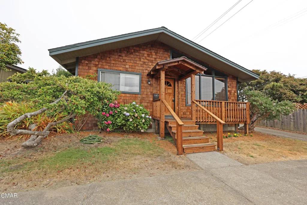 Fort Bragg, CA 95437,372 S Whipple Street