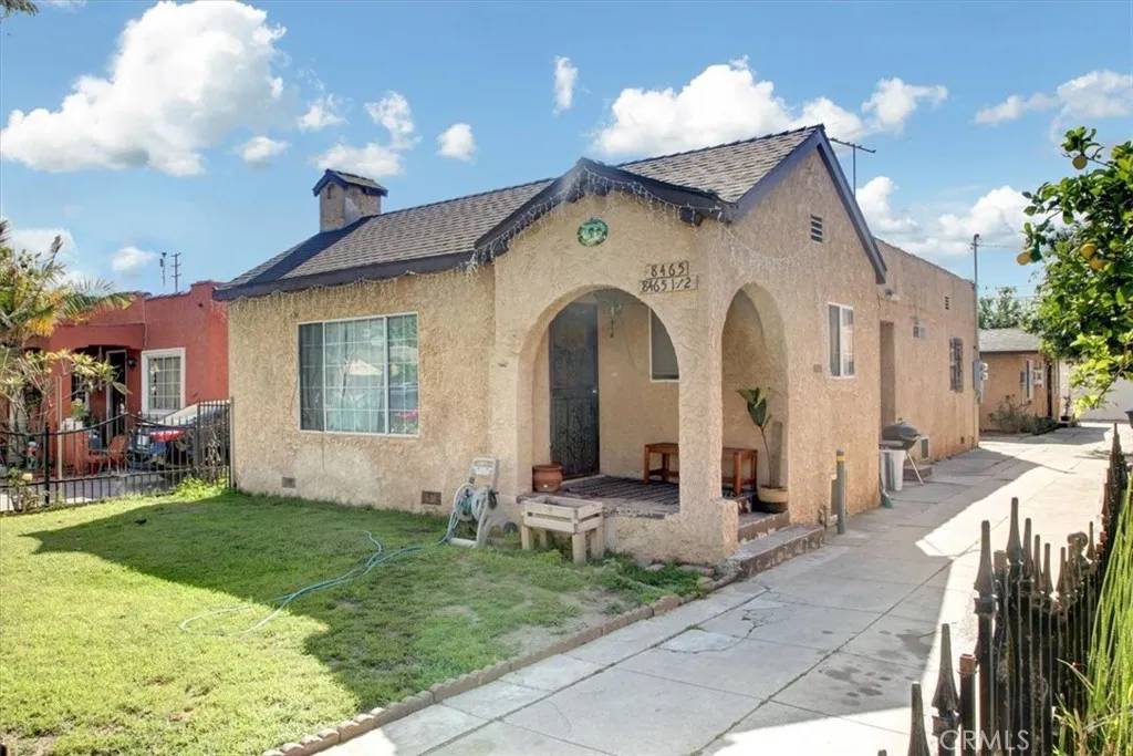 South Gate, CA 90280,8465 Chestnut Avenue